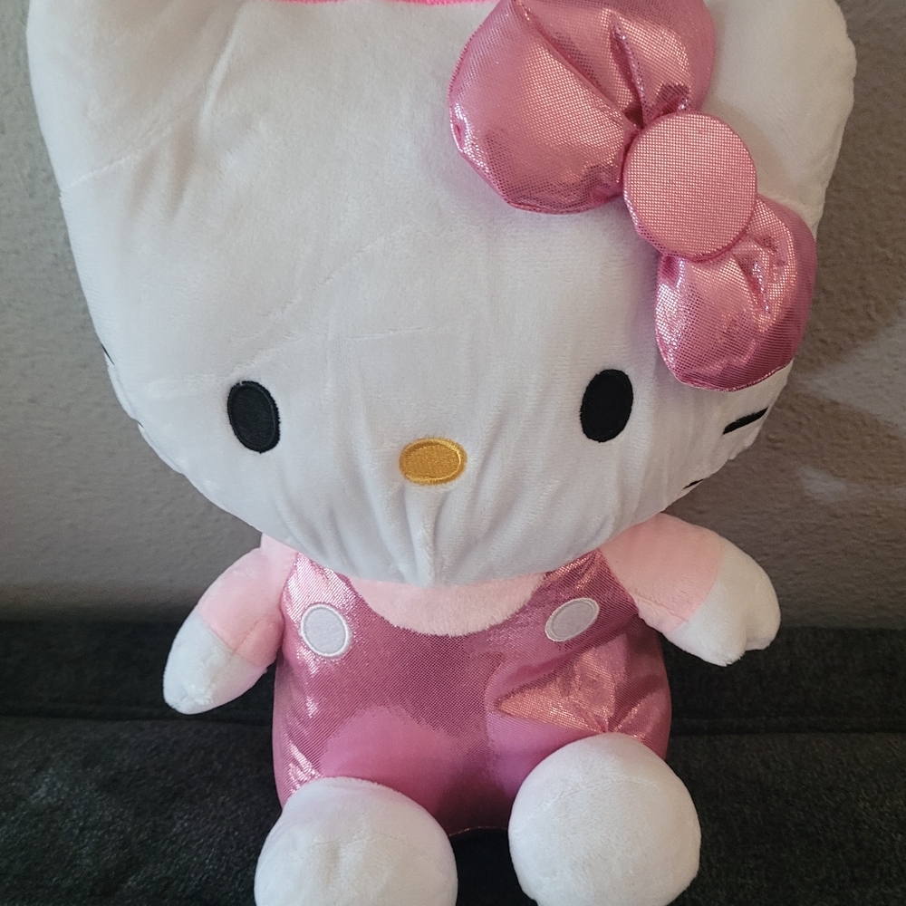 Hello Kitty Plush Backpack - Picture 4 of 4